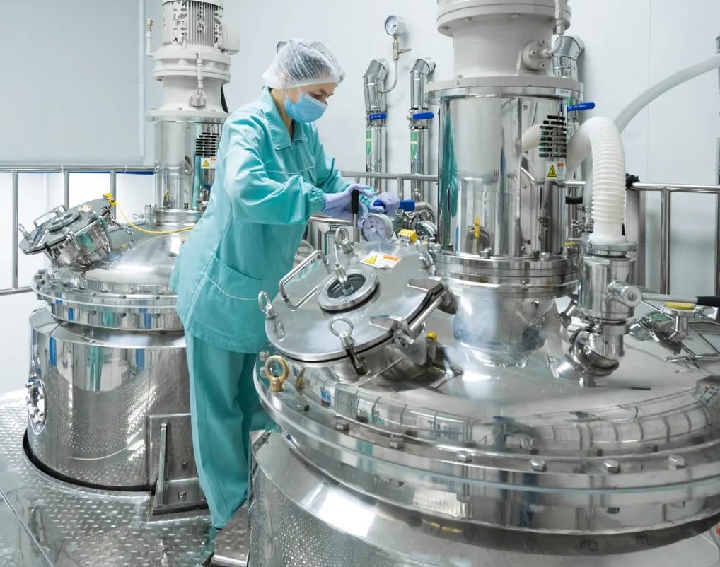 Industrial pharmaceutical equipment: blenders, dryers, and mixers